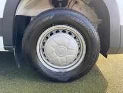 2025 LDV
Deliver 9