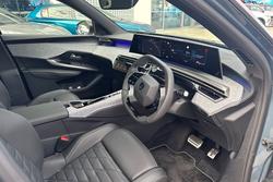 2025 Peugeot 5008 GT Premium Hybrid