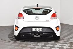 2015 Hyundai
Veloster SR Turbo +