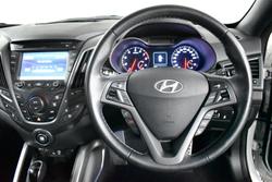 2015 Hyundai
Veloster SR Turbo +