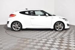 2015 Hyundai
Veloster SR Turbo +