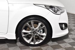 2015 Hyundai
Veloster SR Turbo +