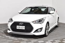 2015 Hyundai
Veloster SR Turbo +