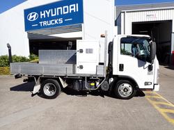 2014 ISUZU NLR 200 WHITE