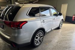 2017 Mitsubishi
Outlander LS