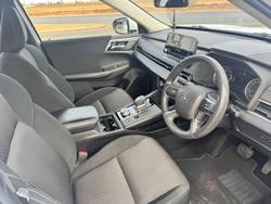 2022 Mitsubishi
Outlander ES