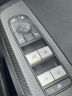 2022 Mitsubishi
Outlander ES