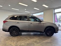 2020 Mitsubishi
Outlander Black Edition