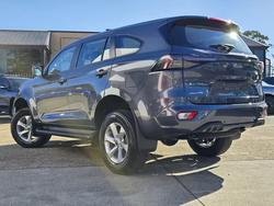 2025 Isuzu
MU-X