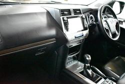 2020 Toyota
Landcruiser Prado VX