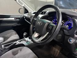 2019 Toyota
Hilux SR5