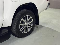 2019 Toyota
Hilux SR5