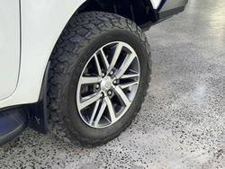 2019 Toyota
Hilux SR5