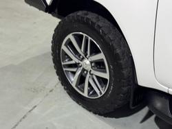 2019 Toyota
Hilux SR5