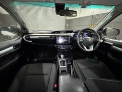 2019 Toyota
                Hilux SR5