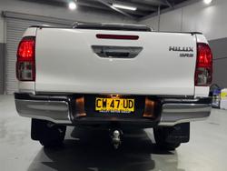 2019 Toyota
                Hilux SR5