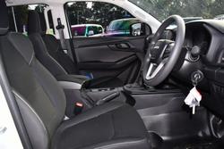 2025 Isuzu
                D-MAX SX