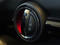 2017 MINI
Hatch Cooper S