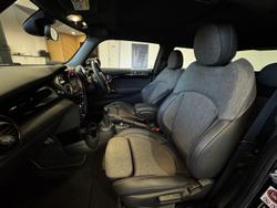 2017 MINI
Hatch Cooper S