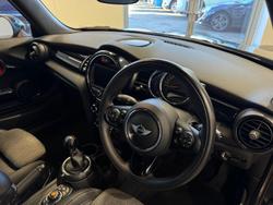 2017 MINI
Hatch Cooper S
