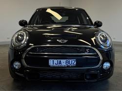 2017 MINI
                Hatch Cooper S