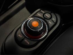 2017 MINI
Hatch Cooper S