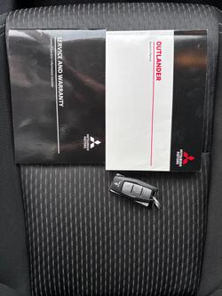 2023 Mitsubishi
Outlander ES