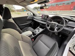 2023 Mitsubishi
Outlander ES