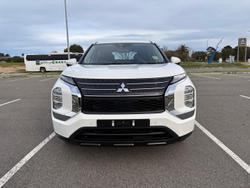 2023 Mitsubishi
Outlander ES