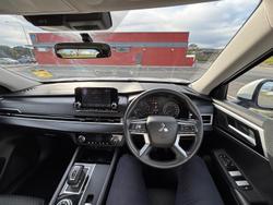 2023 Mitsubishi
Outlander ES