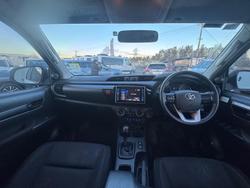2019 Toyota
Hilux SR