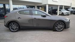 2022 Mazda
3 G20e Evolve M Hybrid