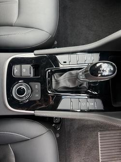 2025 Isuzu
MU-X LS-T