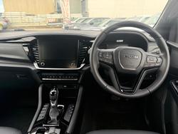 2025 Isuzu
MU-X LS-T