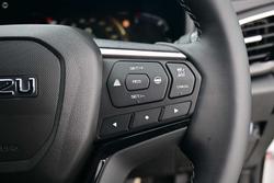 2025 Isuzu
MU-X LS-T