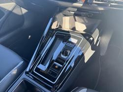 2025 Volkswagen
Golf 110TSI R-Line