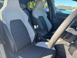 2025 Volkswagen
Golf 110TSI R-Line