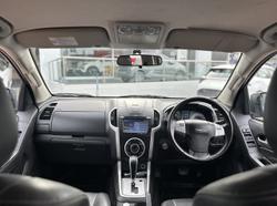 2015 Isuzu
MU-X LS-T