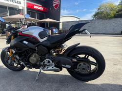 2022 Ducati Streetfighter V4 SP Streetfighter Black