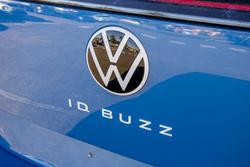 2025 Volkswagen ID. Buzz Pro BEV560 EB MY25 Candy White & Starlight Blue