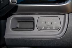2025 Volkswagen ID. Buzz Pro BEV560 EB MY25 Candy White & Starlight Blue