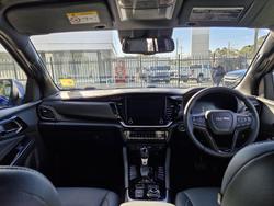 2025 Isuzu
MU-X LS-T