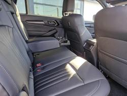 2025 Isuzu
MU-X LS-T