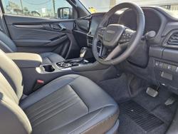 2025 Isuzu
MU-X LS-T