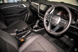 2025 Isuzu D-MAX LS-U MY24 4X4 Dual Range Moonstone White