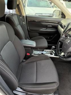 2021 Mitsubishi
Outlander ES