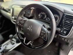 2021 Mitsubishi
Outlander ES