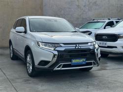 2021 Mitsubishi
Outlander ES