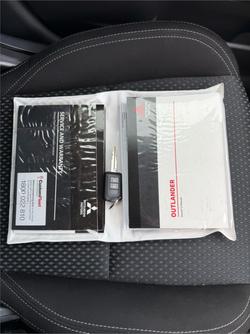2021 Mitsubishi
Outlander ES