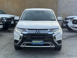2021 Mitsubishi
Outlander ES